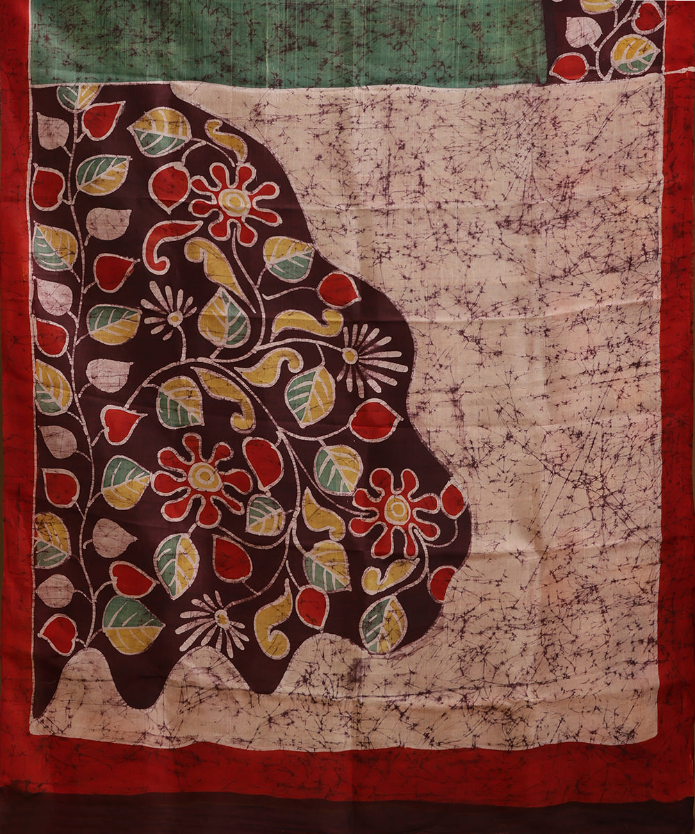 Handloom_Green_and_Light_Peach_Hand_Batik_Mulberry_Silk_Saree_WeaverStory_05