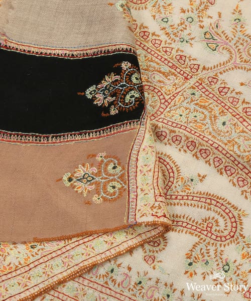 OffWhite_Thread_Work_Handwoven_Pure_Pashmina_Shawl_with_Multicolor_Borders_WeaverStory_02