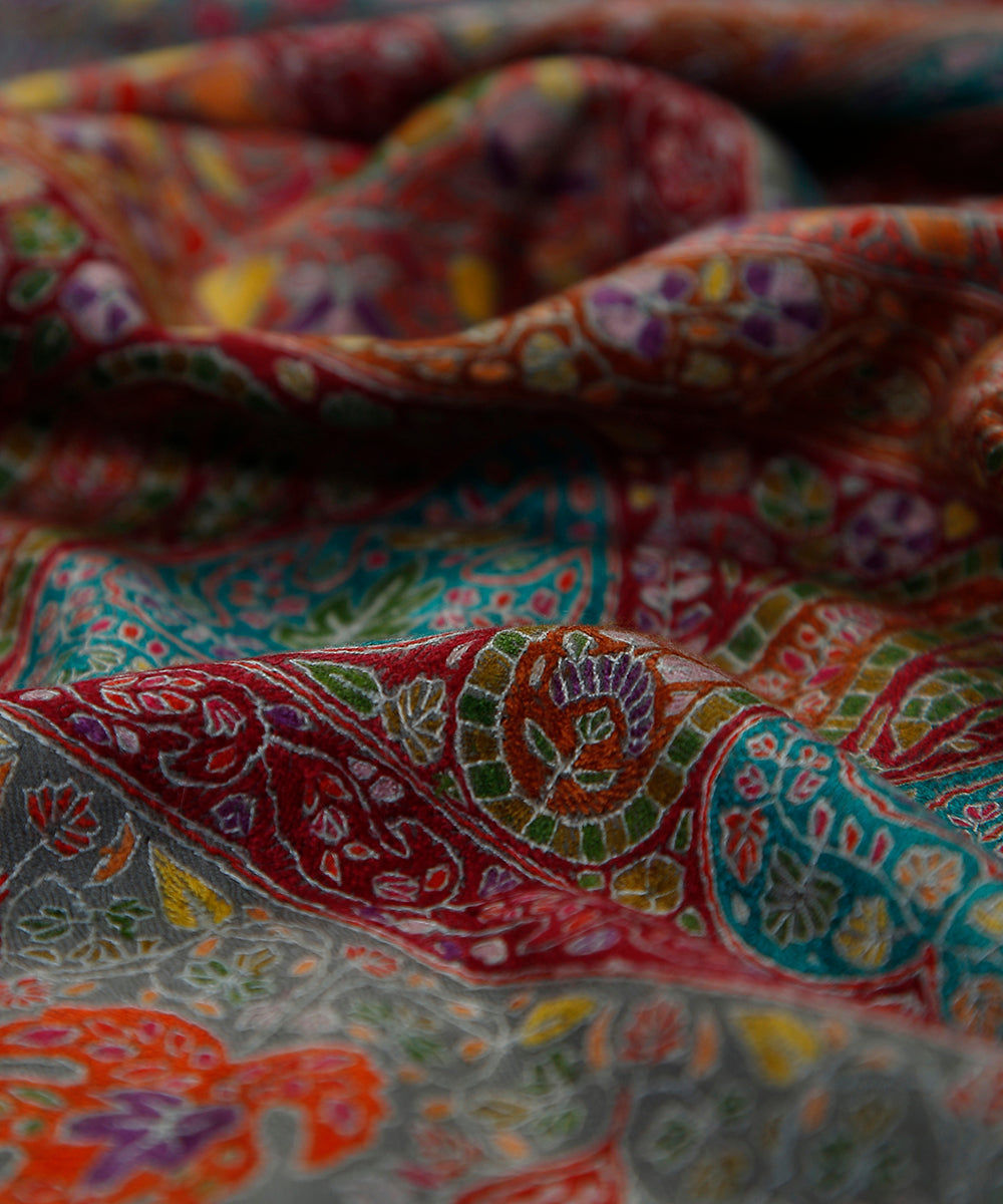 Handwoven_Pure_Pashmina_Shawl_with_Embroidery_and_Paper_Mache_Work_WeaverStory_05