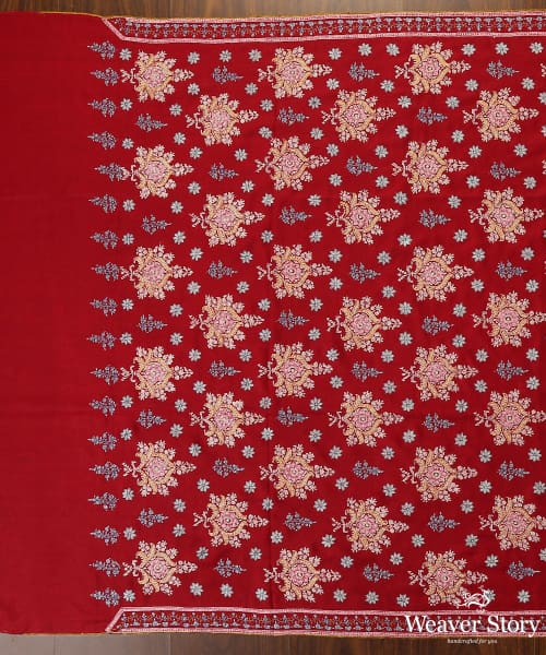 Maroon_Handwoven_Pure_Pashmina_Shawl_With_Floral_Design_WeaverStory_02