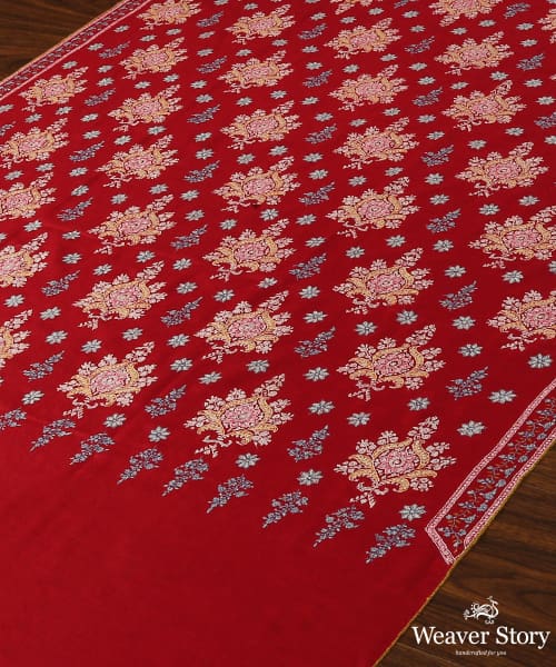 Maroon_Handwoven_Pure_Pashmina_Shawl_With_Floral_Design_WeaverStory_03