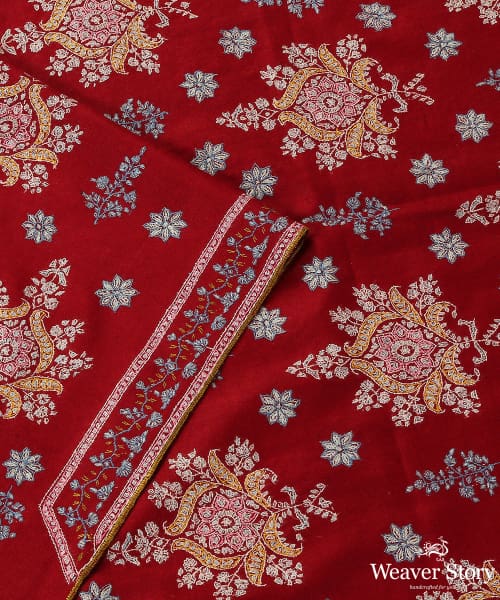 Maroon_Handwoven_Pure_Pashmina_Shawl_With_Floral_Design_WeaverStory_04