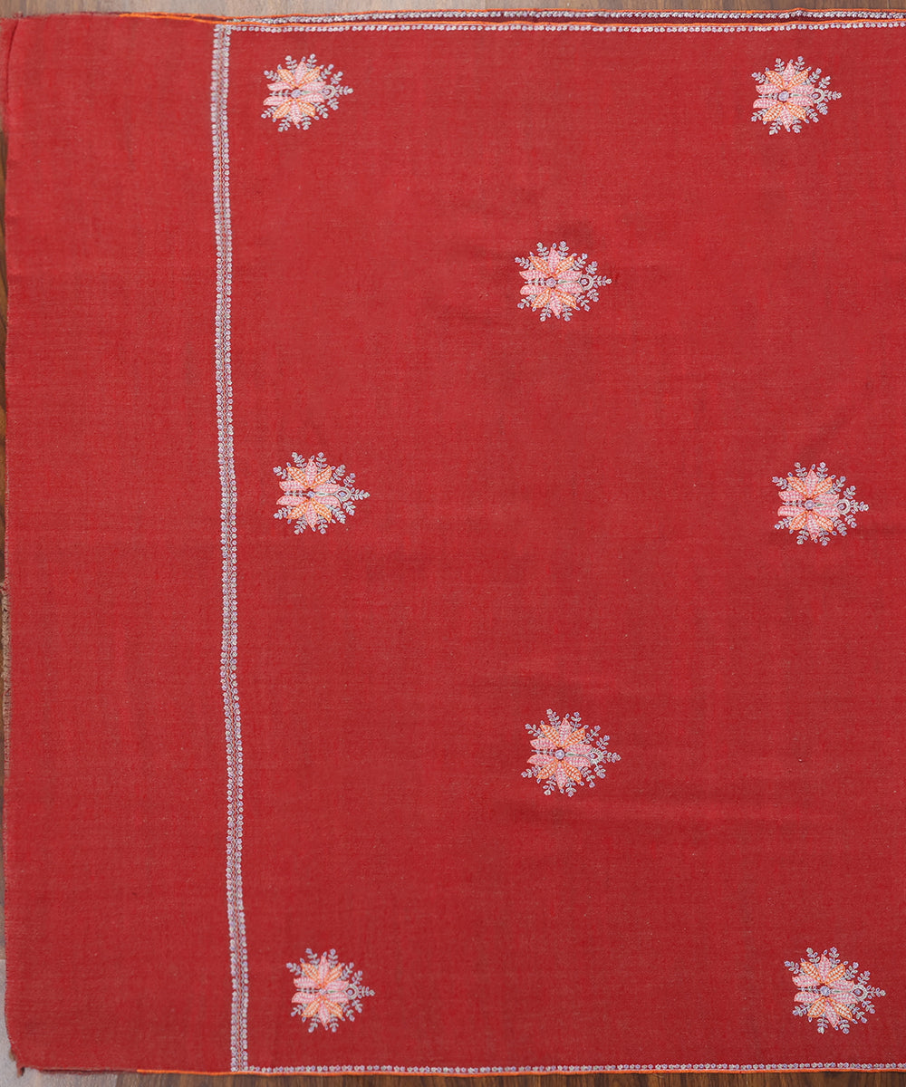 Handwoven_Maroon_Pure_Pashmina_Ladies_Shawl_With_Soznikari_Booti_WeaverStory_02