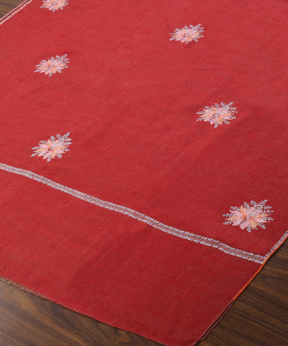 Handwoven_Maroon_Pure_Pashmina_Ladies_Shawl_With_Soznikari_Booti_WeaverStory_03