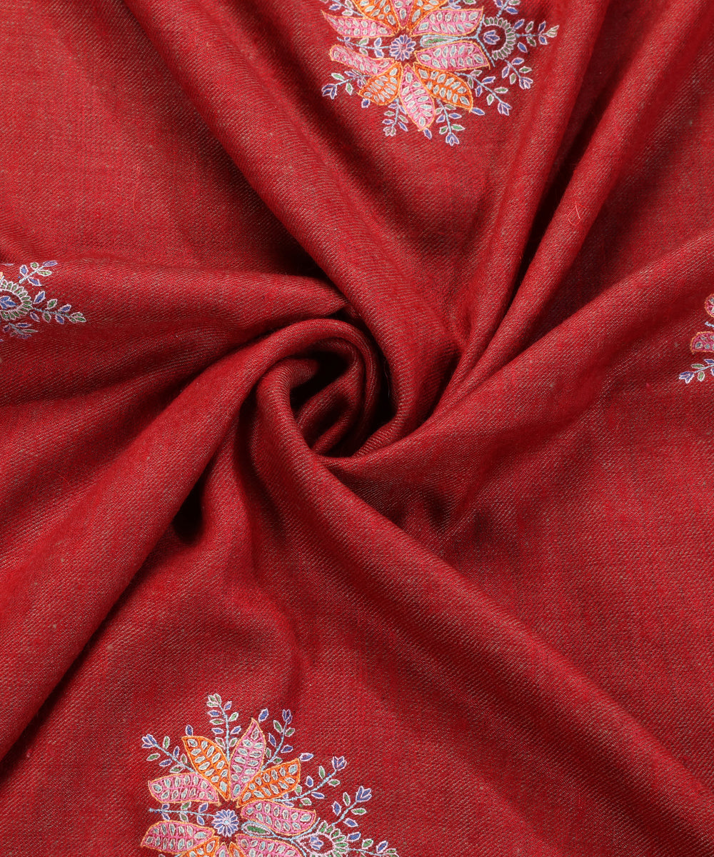 Handwoven_Maroon_Pure_Pashmina_Ladies_Shawl_With_Soznikari_Booti_WeaverStory_05