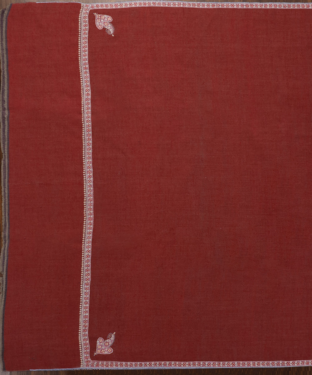 Maroon_Handwoven_Pure_Pashmina_Ladies_Shawl_With_Soznikari_Border_And_Konia_Design_WeaverStory_02