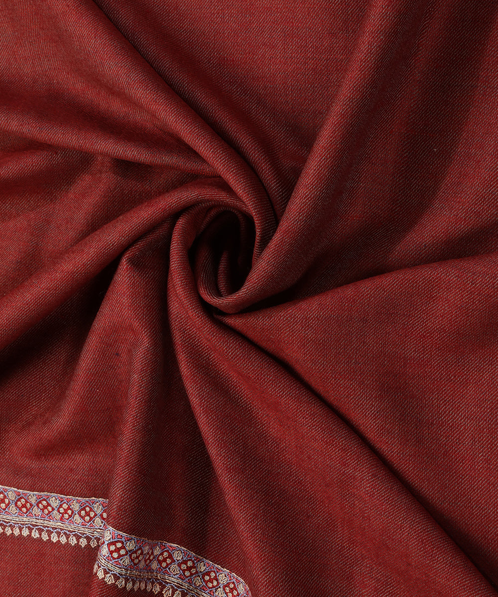 Maroon_Handwoven_Pure_Pashmina_Ladies_Shawl_With_Soznikari_Border_And_Konia_Design_WeaverStory_05