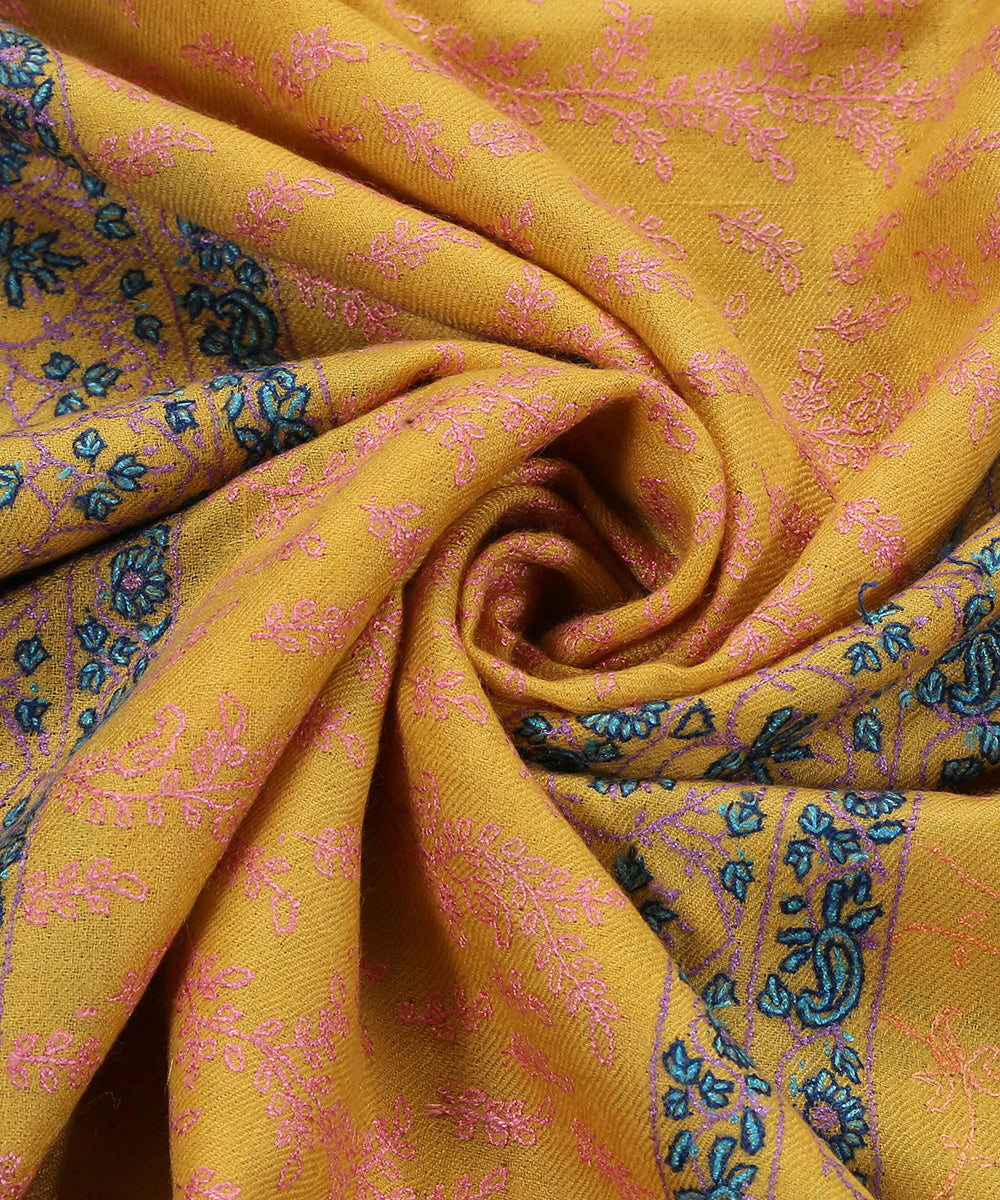Yellow_And_Maroon_Pure_Pashmina_Ladies_Shawl_With_Soznikari_WeaverStory_05