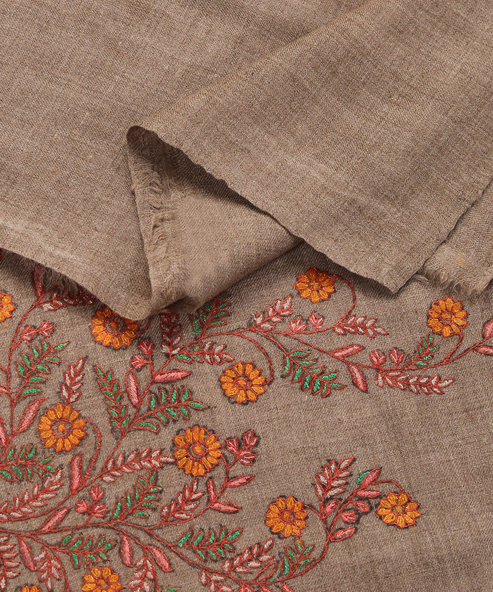 Handwoven_Tan_Pure_Pashmina_Gents_Shawl_With_Soznikari_WeaverStory_04