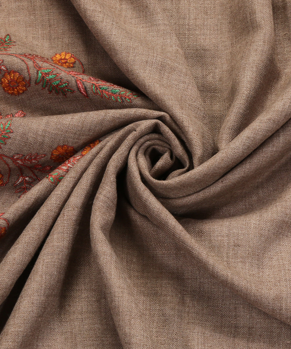Handwoven_Tan_Pure_Pashmina_Gents_Shawl_With_Soznikari_WeaverStory_05