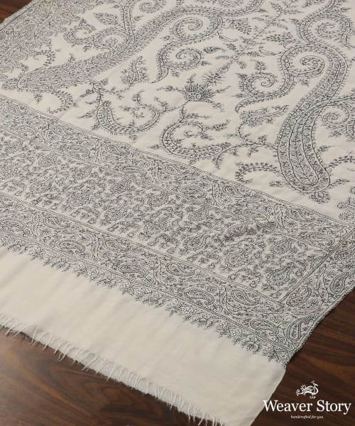 Offwhite_Handwoven_Pure_Pashmina_Ladies_Shawl_With_Black_Soznikari_Work_WeaverStory_03