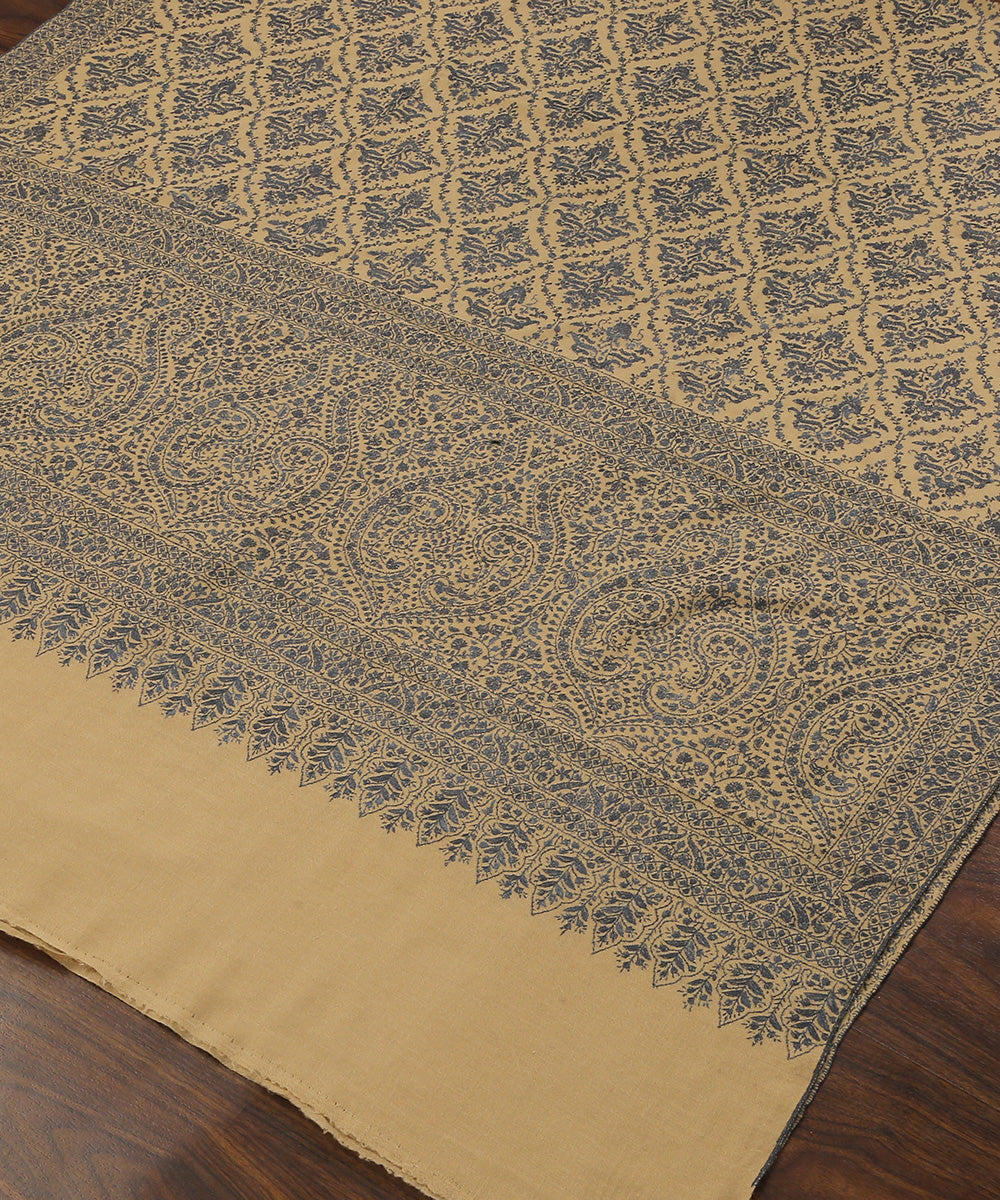 Handwoven_Beige_Pure_Pashmina_Ladies_Shawl_With_Black_Soznikari_Work_WeaverStory_03