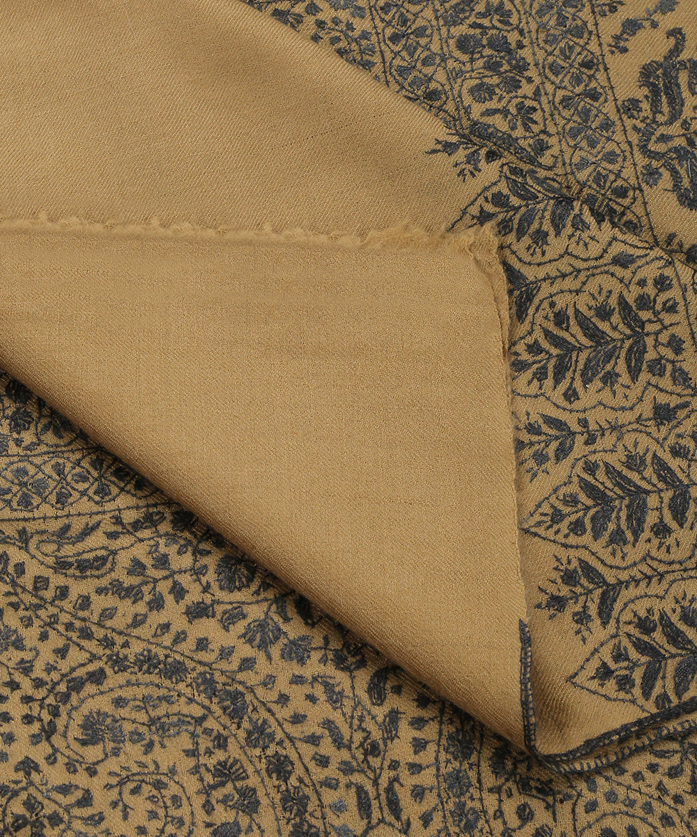 Handwoven_Beige_Pure_Pashmina_Ladies_Shawl_With_Black_Soznikari_Work_WeaverStory_04