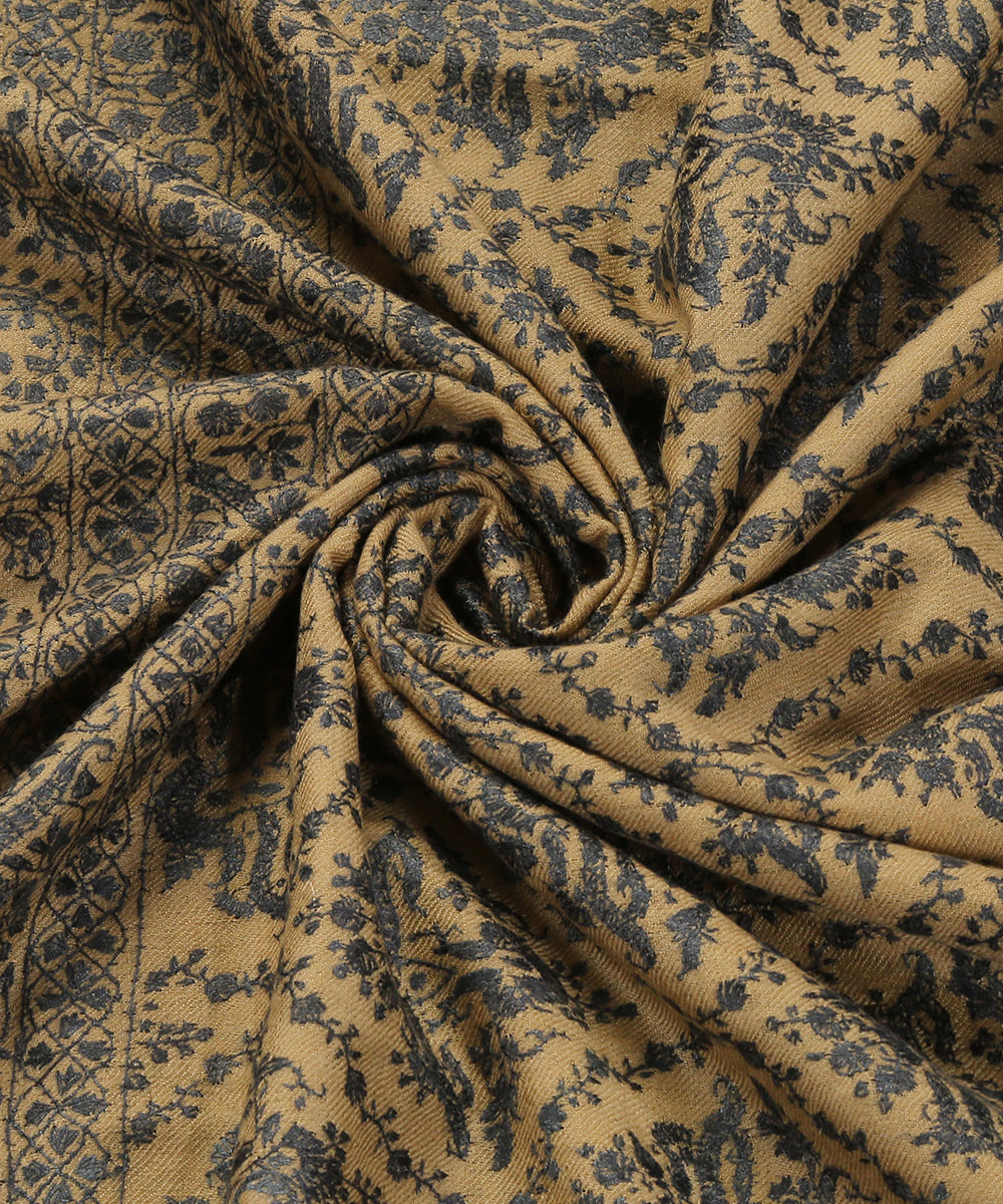 Handwoven_Beige_Pure_Pashmina_Ladies_Shawl_With_Black_Soznikari_Work_WeaverStory_05