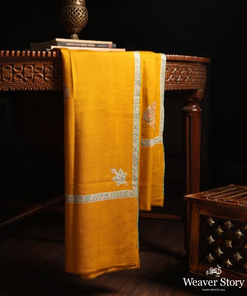 Handwoven_Mustard_Pure_Pashmina_Shawl_With_Soznikari_WeaverStory_01