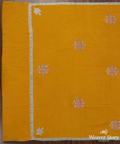 Handwoven_Mustard_Pure_Pashmina_Shawl_With_Soznikari_WeaverStory_02