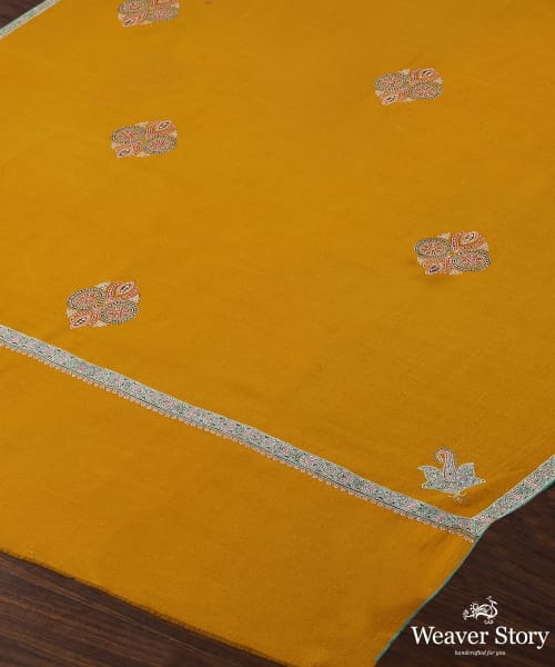 Handwoven_Mustard_Pure_Pashmina_Shawl_With_Soznikari_WeaverStory_03