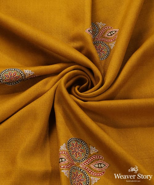 Handwoven_Mustard_Pure_Pashmina_Shawl_With_Soznikari_WeaverStory_05
