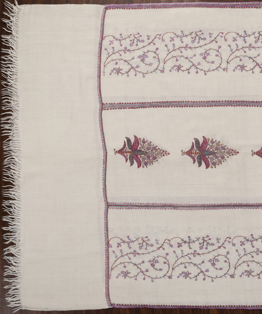Off_White_Handwoven_Pure_Pashmina_Stole_With_Kalamkari_And_Soznikari_Hand_Appliqued_Border_WeaverStory_02