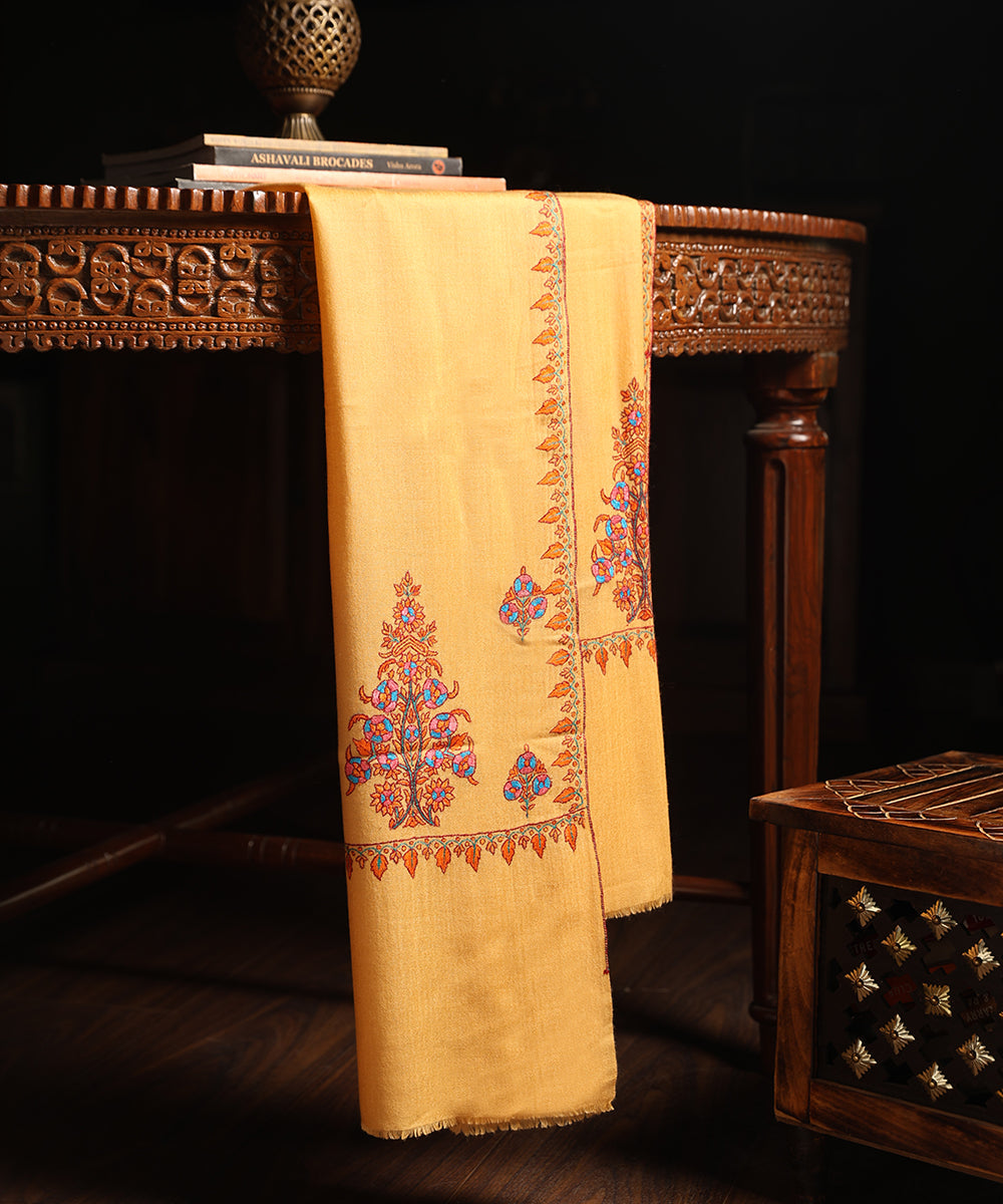 Handwoven_Beige_Pure_Pashmina_Stole_With_Kalamkari_And_Soznikari_WeaverStory_01
