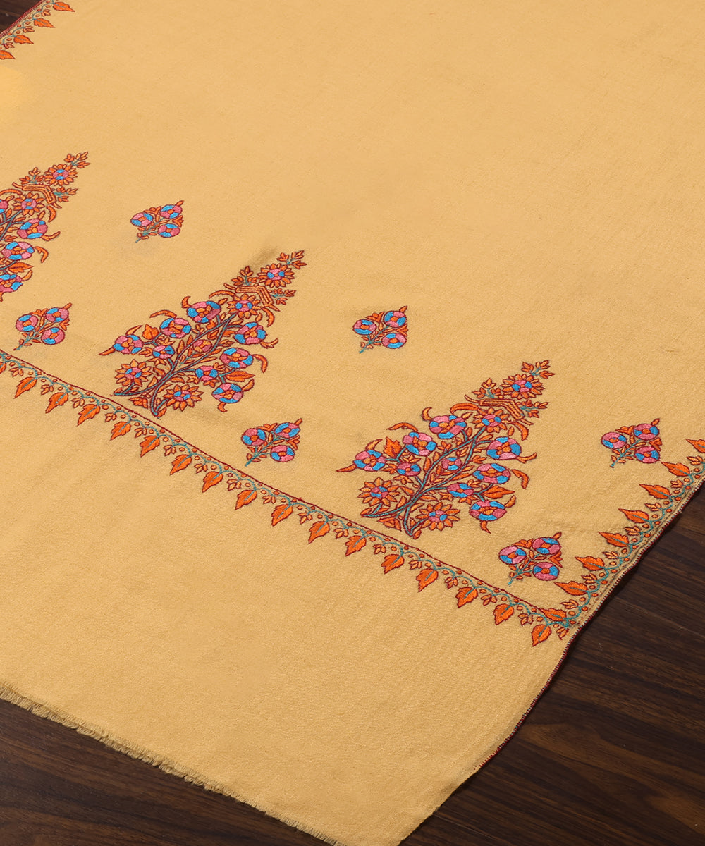 Handwoven_Beige_Pure_Pashmina_Stole_With_Kalamkari_And_Soznikari_WeaverStory_03