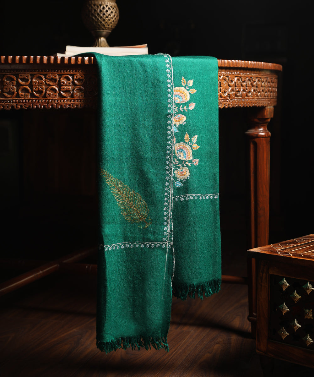 Green_Handwoven_Pure_Pashmina_Stole_With_Kalamkari_And_Soznikari_WeaverStory_01