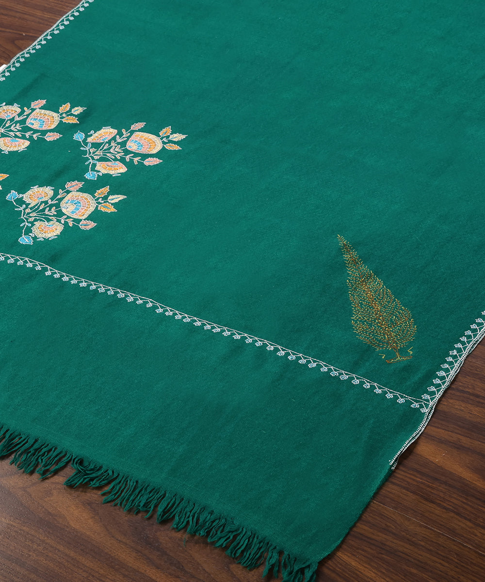 Green_Handwoven_Pure_Pashmina_Stole_With_Kalamkari_And_Soznikari_WeaverStory_03