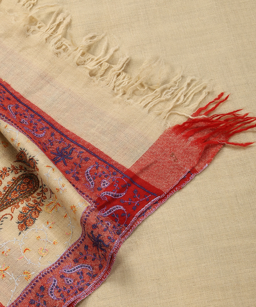 Light_Yellow_Handwoven_Pure_Pashmina_Stole_With_Kalamkari_And_Soznikari_WeaverStory_04