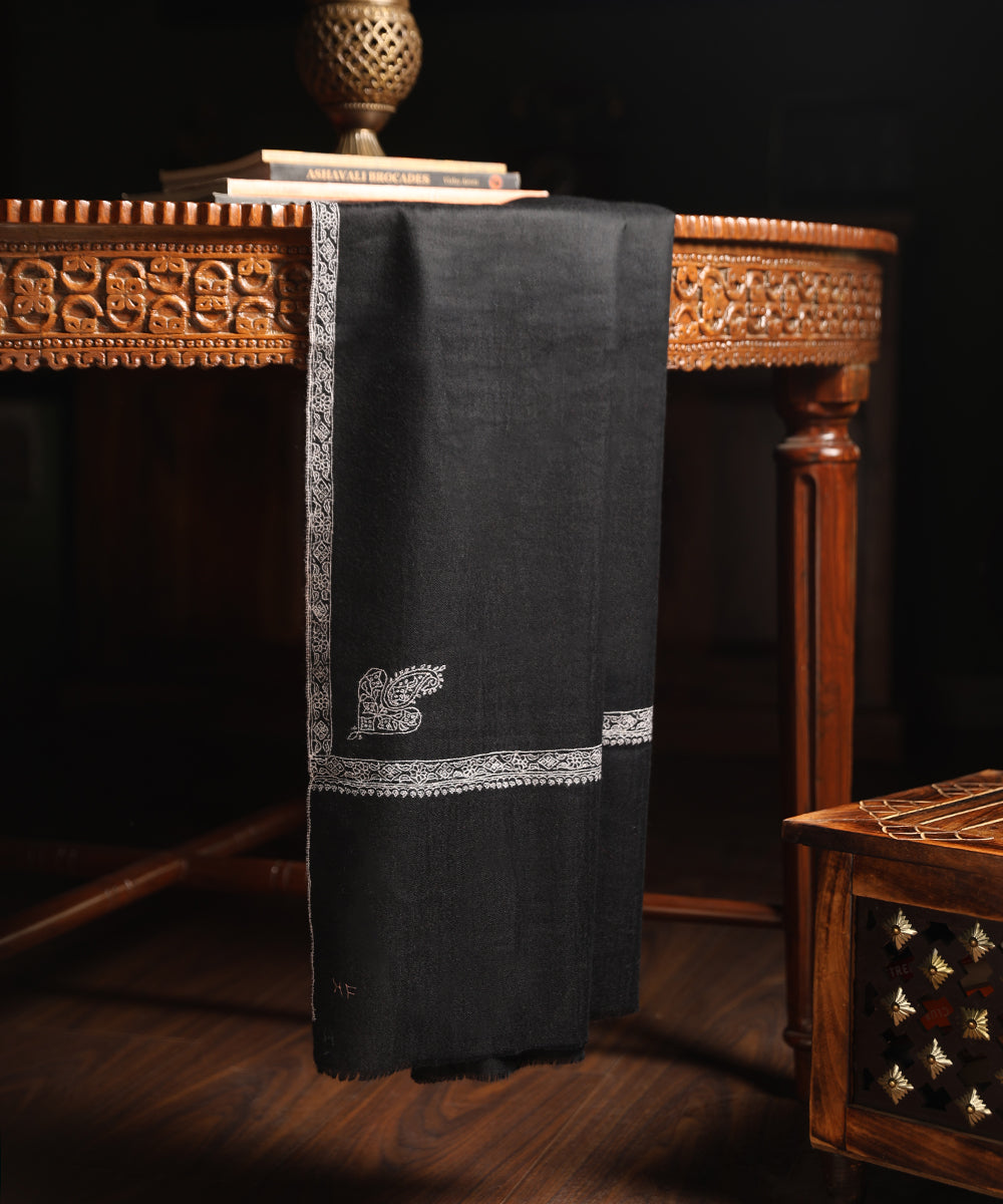 Black_Handwoven_Pure_Pashmina_Stole_With_Soznikari_Konia_WeaverStory_01
