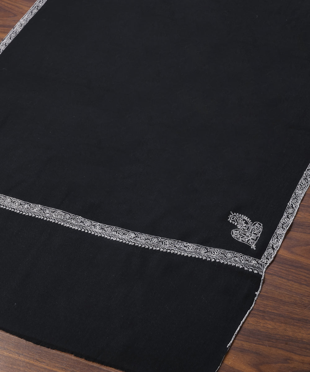 Black_Handwoven_Pure_Pashmina_Stole_With_Soznikari_Konia_WeaverStory_03