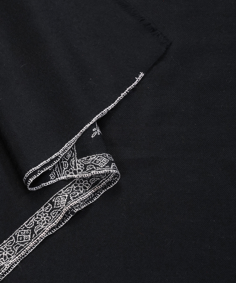 Black_Handwoven_Pure_Pashmina_Stole_With_Soznikari_Konia_WeaverStory_04