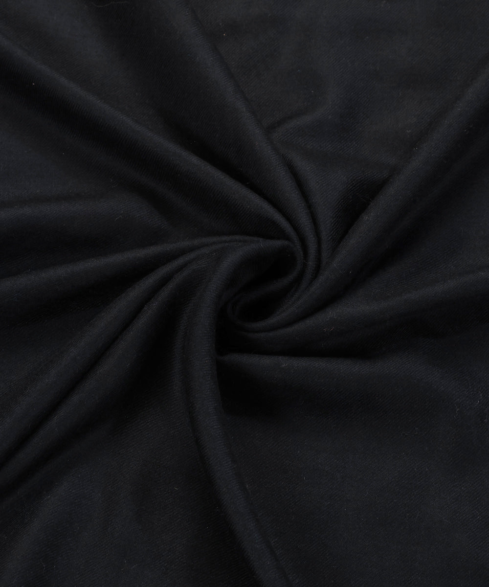 Black_Handwoven_Pure_Pashmina_Stole_With_Soznikari_Konia_WeaverStory_05