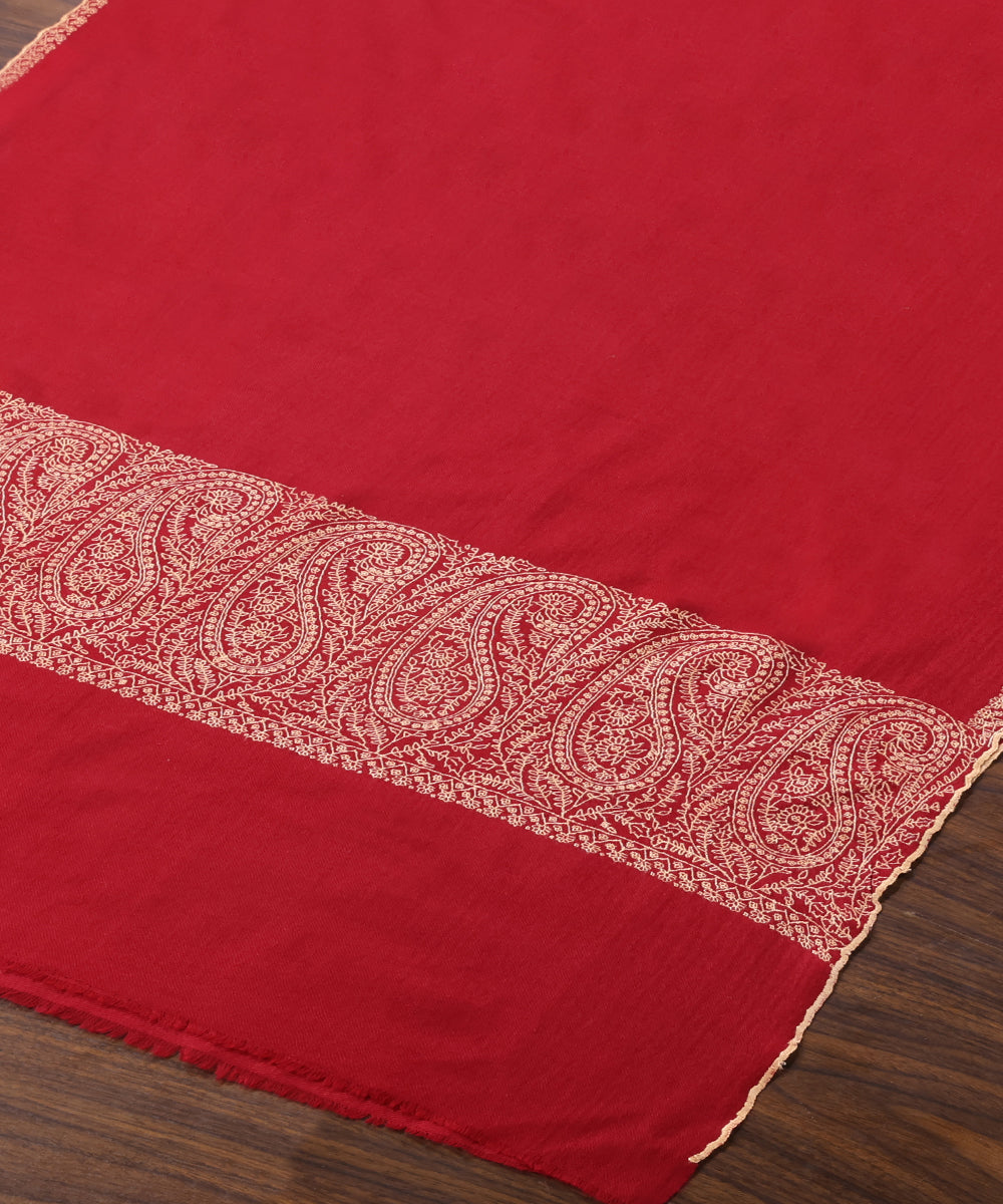 Handwoven_Maroon_Pure_Pashmina_Stole_With_Soznikari_WeaverStory_03