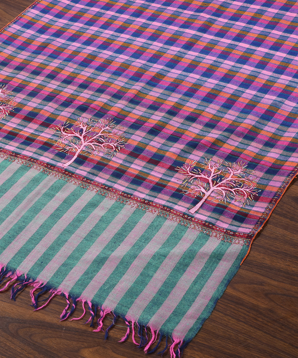 Handwoven_Purple_Checks_Pure_Pashmina_Stole_With_Soznikari_WeaverStory_03