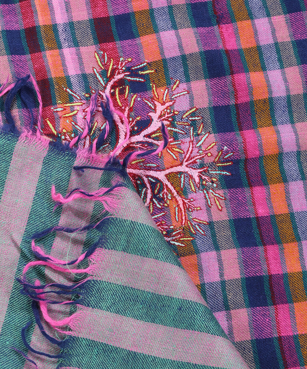 Handwoven_Purple_Checks_Pure_Pashmina_Stole_With_Soznikari_WeaverStory_04