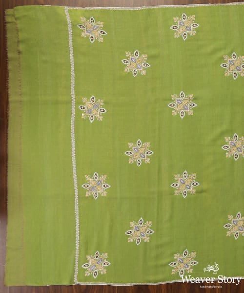 Parrot_Green_Handwoven_Pure_Pashmina_Shawl_With_Sozni_Kari_Booti_WeaverStory_02
