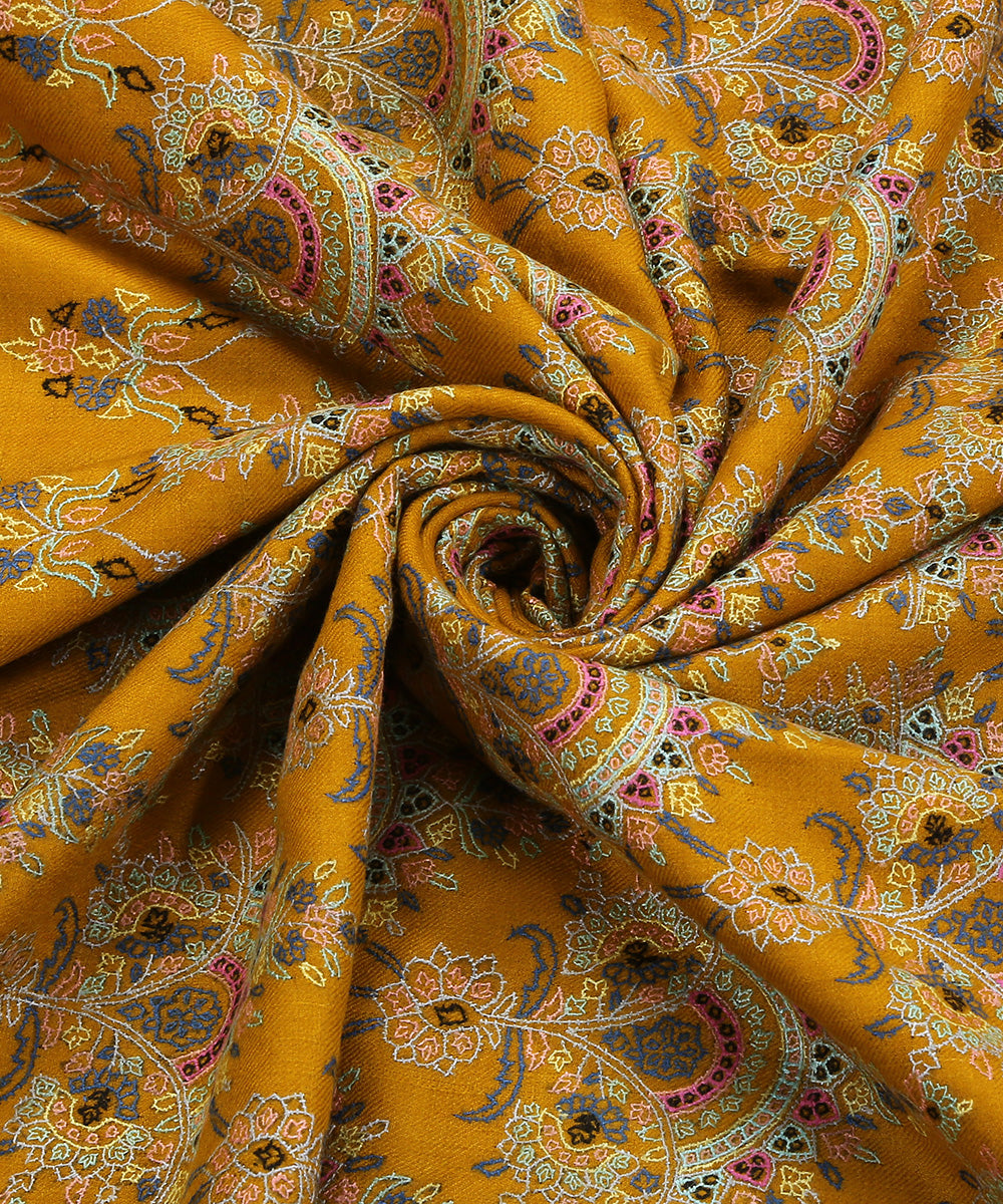 Mustard_Handwoven_Pure_Pashmina_Shawl_With_Soznikari_Design_WeaverStory_05