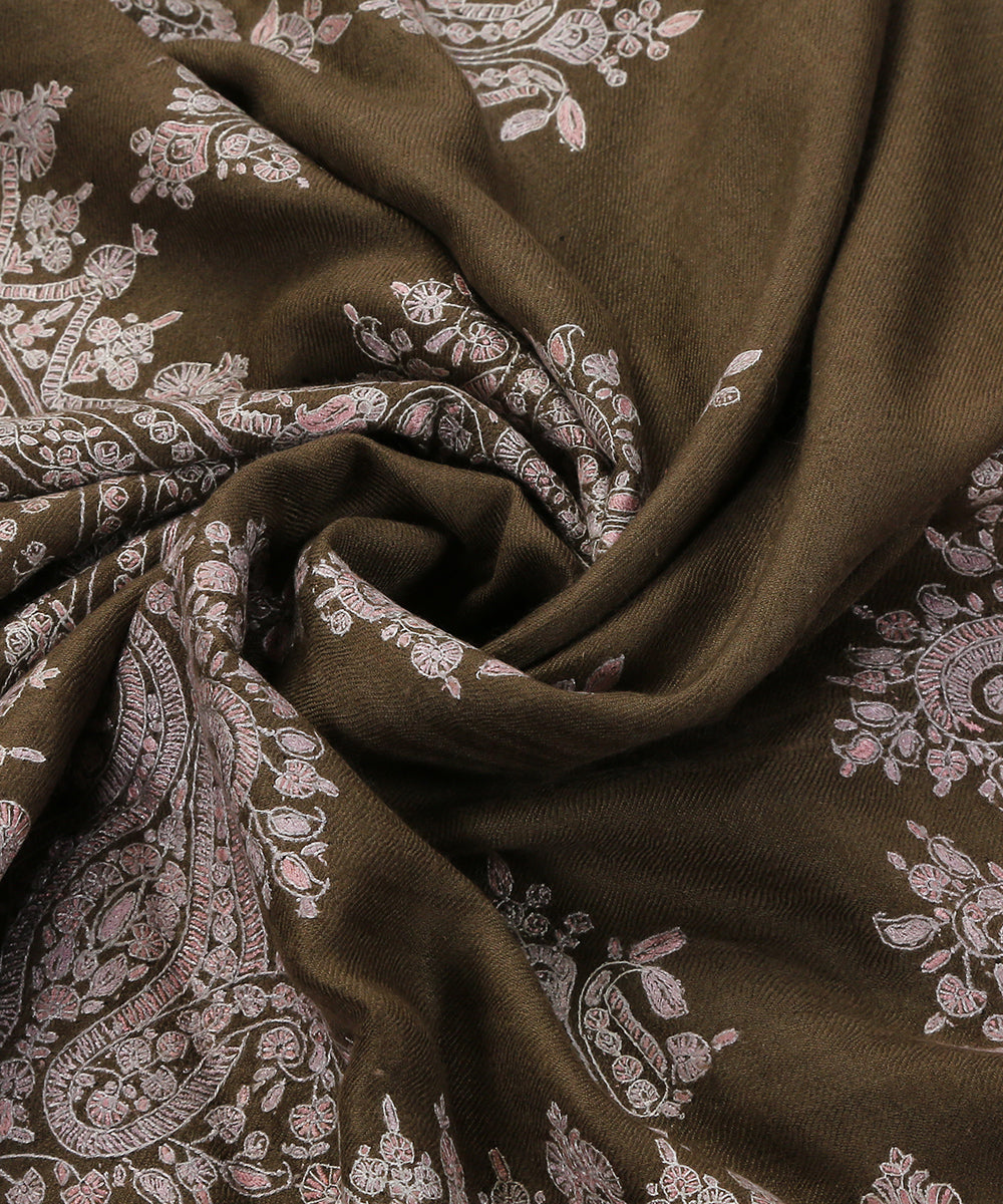 Handwoven_Toosh_Pure_Pashmina_Shawl_With_Heavy_Soznikari_Work_WeaverStory_05