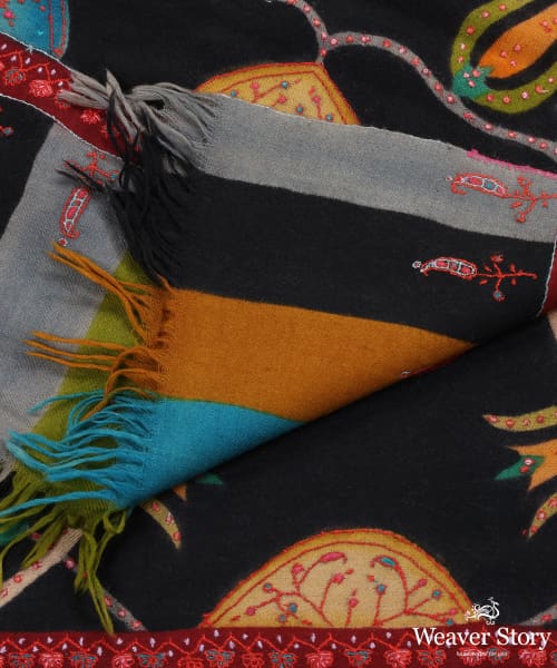Handwoven_Black_Pure_Pashmina_Stole_With_All_Over_Kalamkari_WeaverStory_04