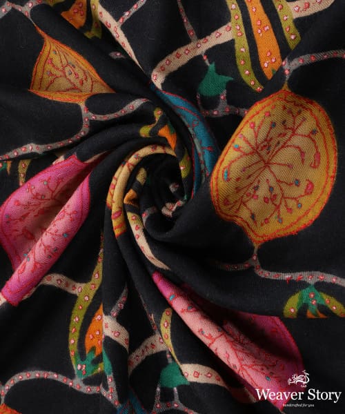 Handwoven_Black_Pure_Pashmina_Stole_With_All_Over_Kalamkari_WeaverStory_05