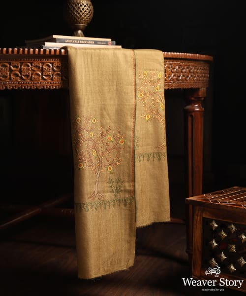 Handwoven_Heena_Green_Pure_Pashmina_Stole_With_Pomegranate_Paper_Mache_Work_WeaverStory_01