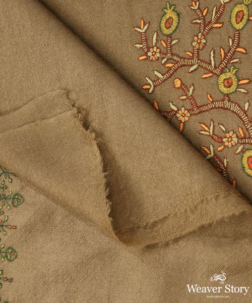 Handwoven_Heena_Green_Pure_Pashmina_Stole_With_Pomegranate_Paper_Mache_Work_WeaverStory_03