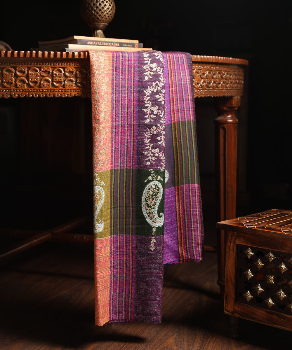Handwoven_Purple_And_Black_Pure_Pashmina_Stole_With_Soznikari_Jaal_Check_WeaverStory_01