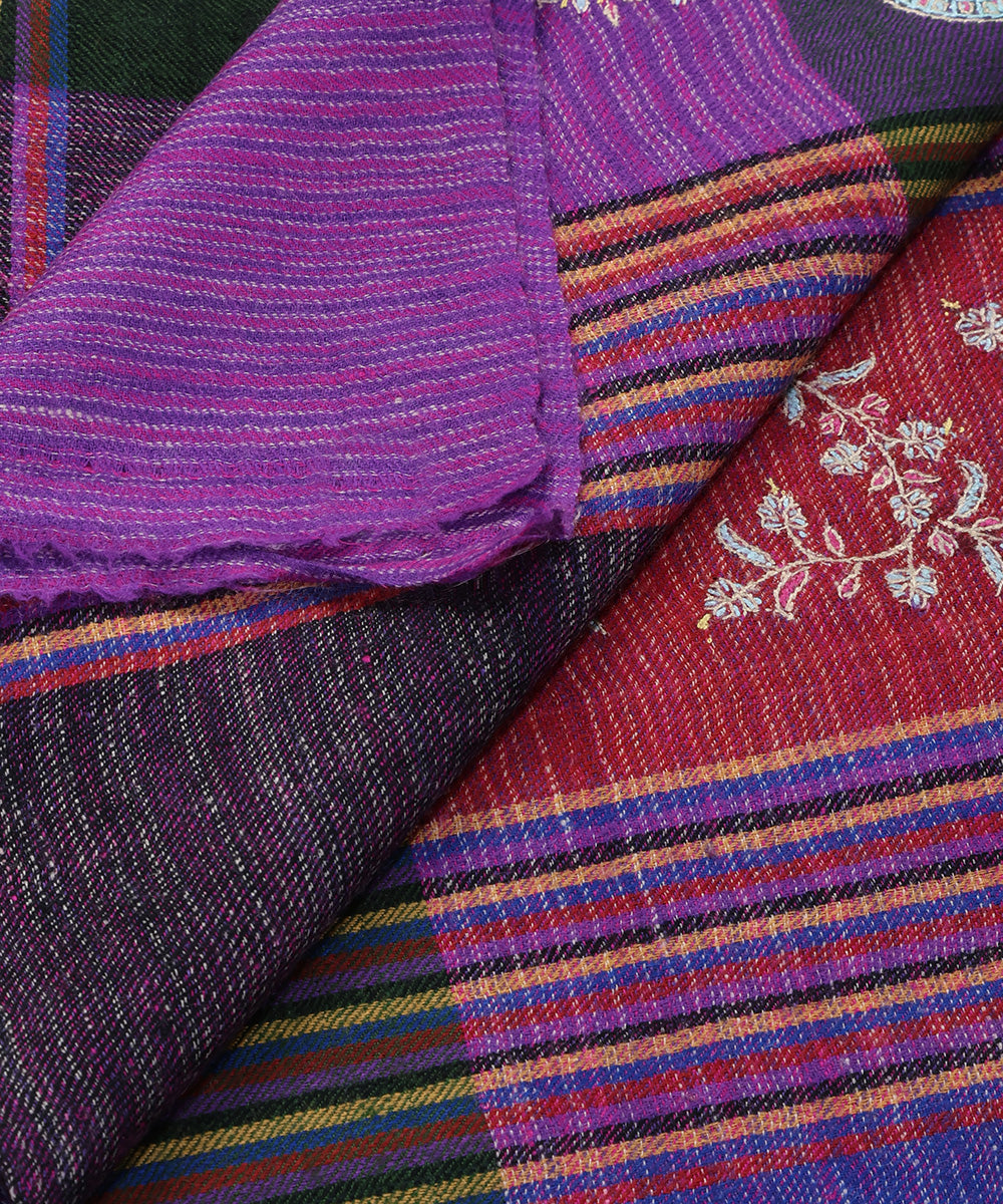 Handwoven_Purple_And_Black_Pure_Pashmina_Stole_With_Soznikari_Jaal_Check_WeaverStory_04