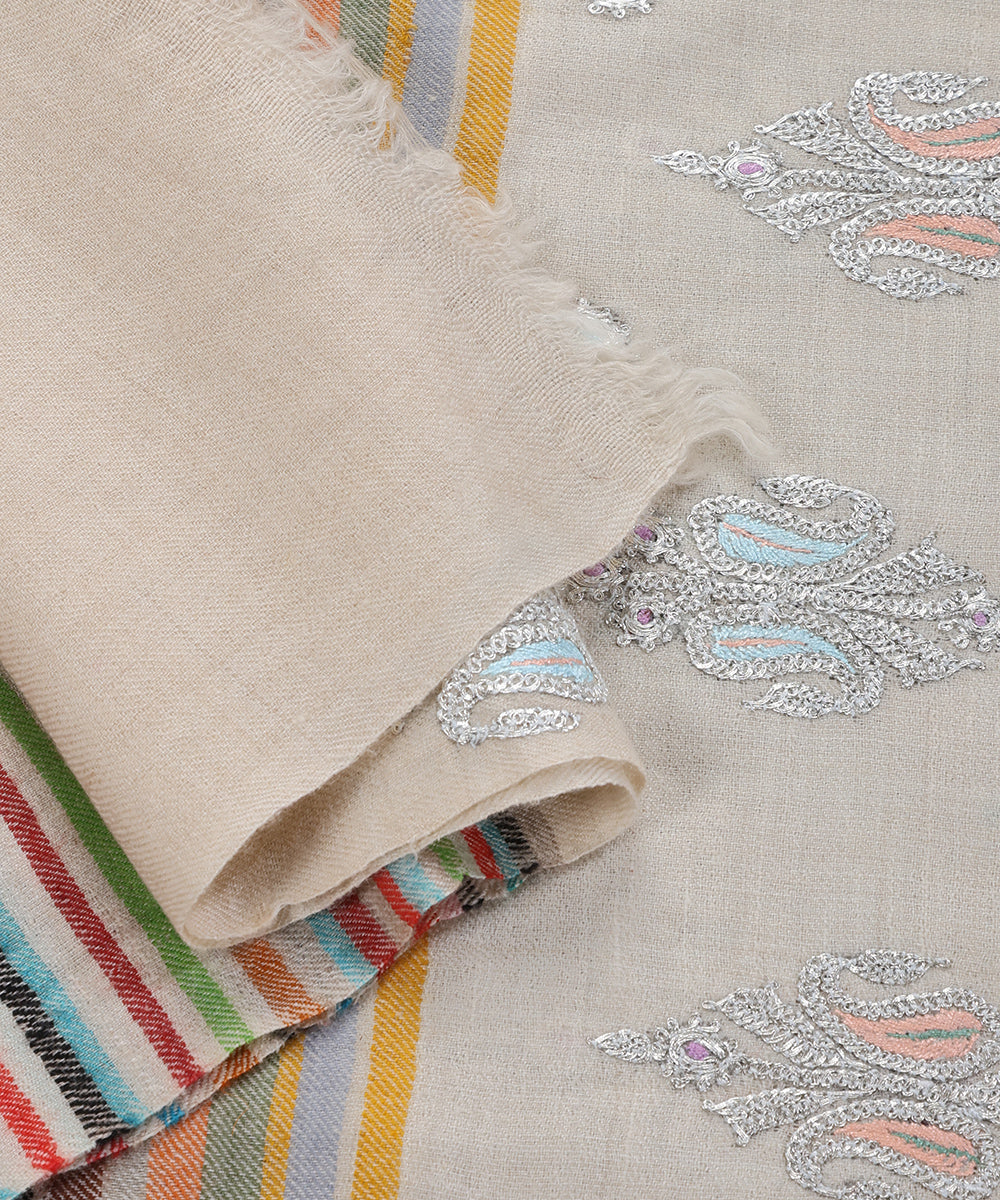 Offwhite_Handwoven_Pure_Pashmina_Stole_Tilla_Booti_Work_WeaverStory_04