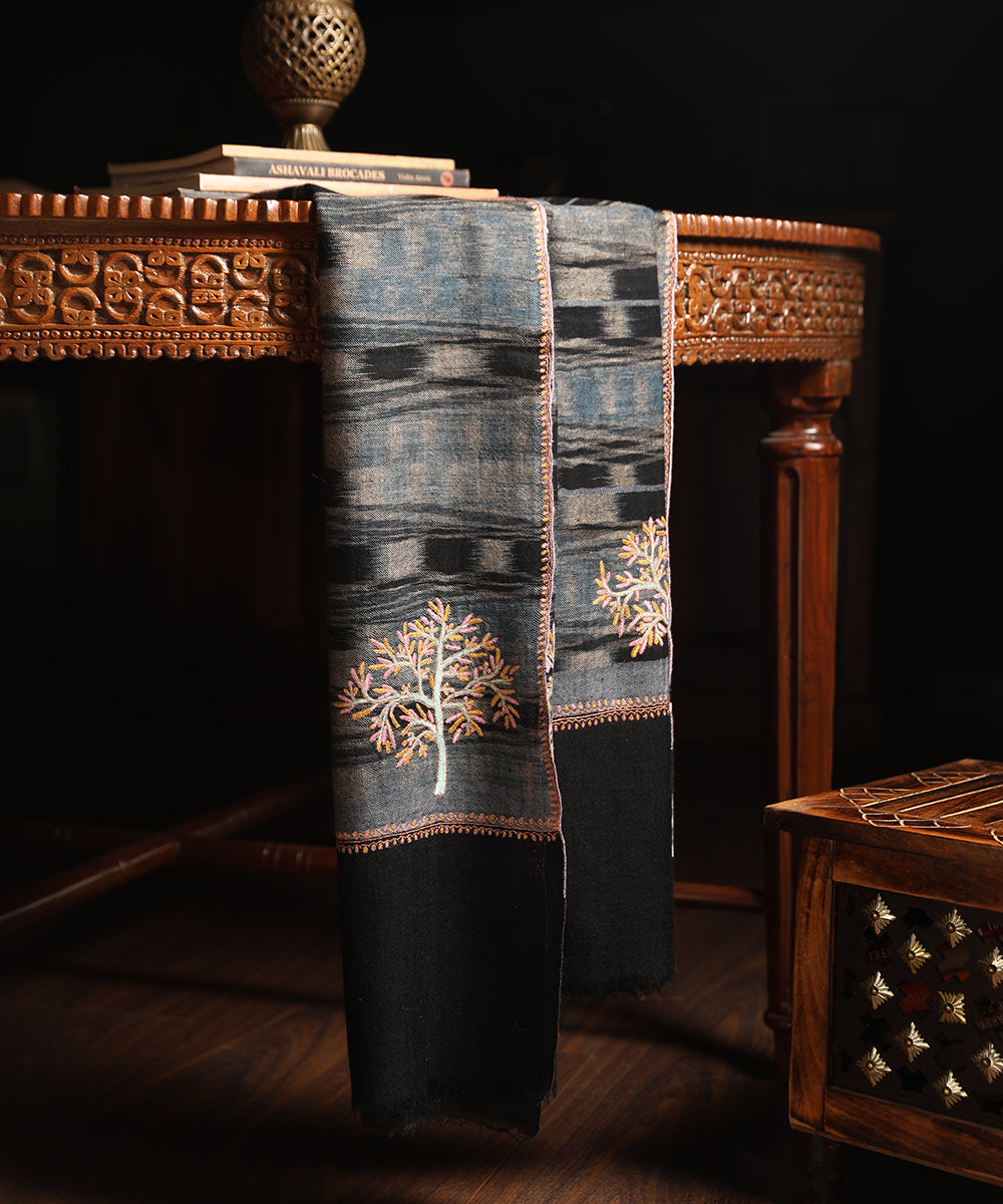 Handwoven_Black_Pure_Pashmina_Stole_With_Ikat_Design_WeaverStory_01
