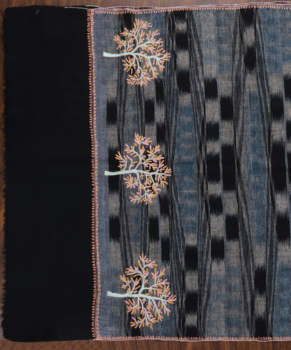Handwoven_Black_Pure_Pashmina_Stole_With_Ikat_Design_WeaverStory_02
