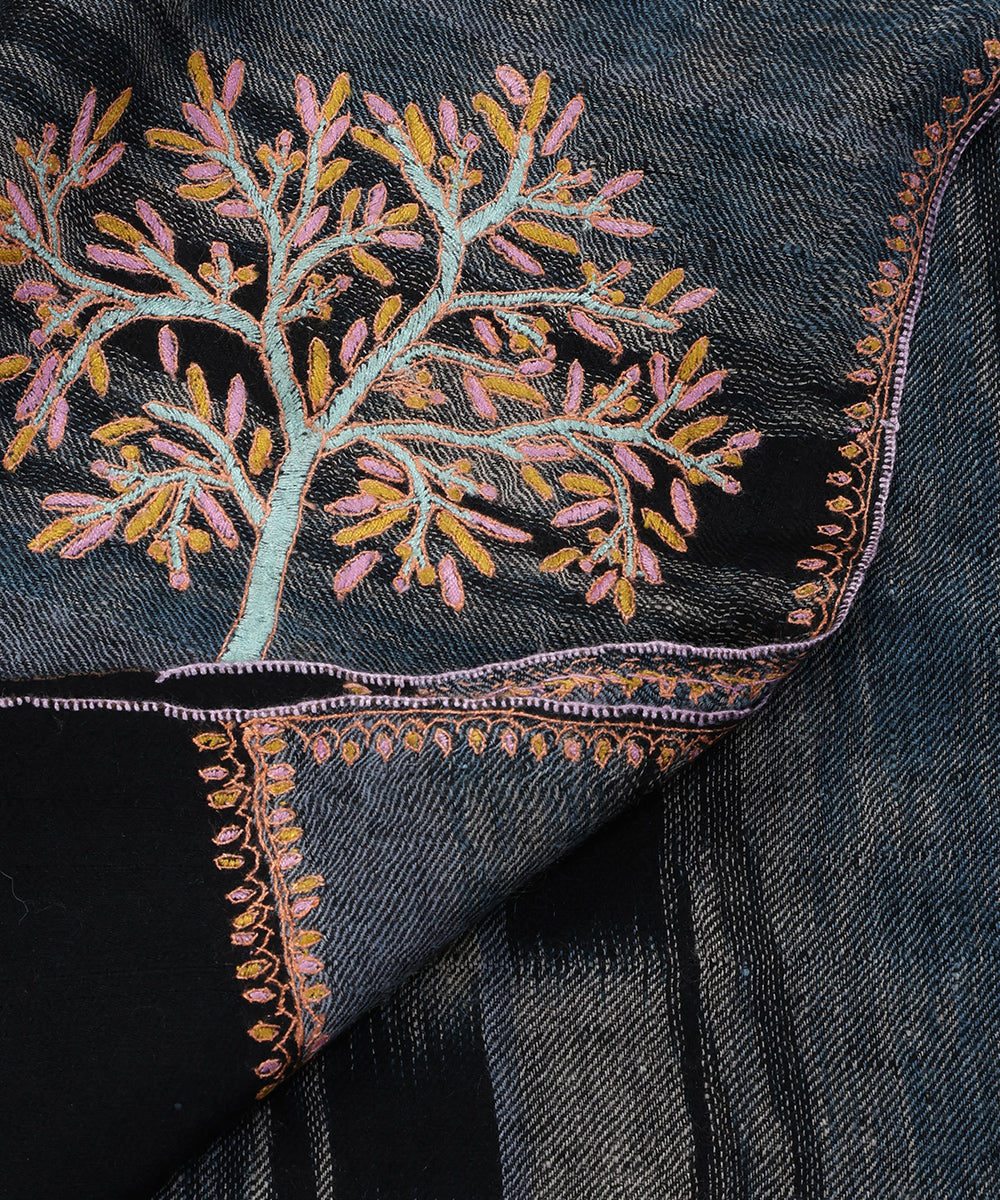 Handwoven_Black_Pure_Pashmina_Stole_With_Ikat_Design_WeaverStory_04