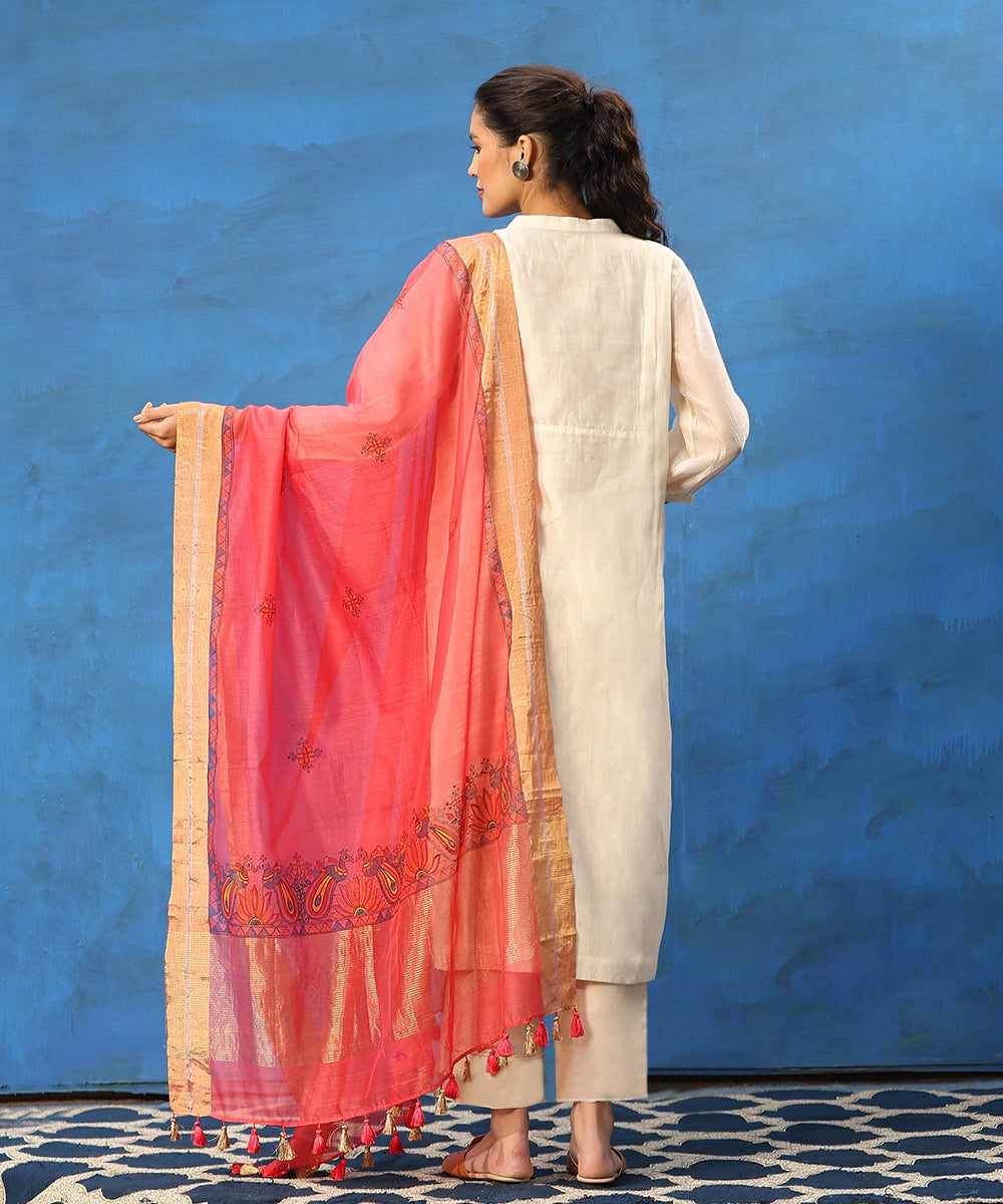 Offwhite_Handloom_Pure_Chanderi_Kurta_Set_With_Madhubani_Hand_Painted_Carrot_Red_Dupatta_WeaverStory_03