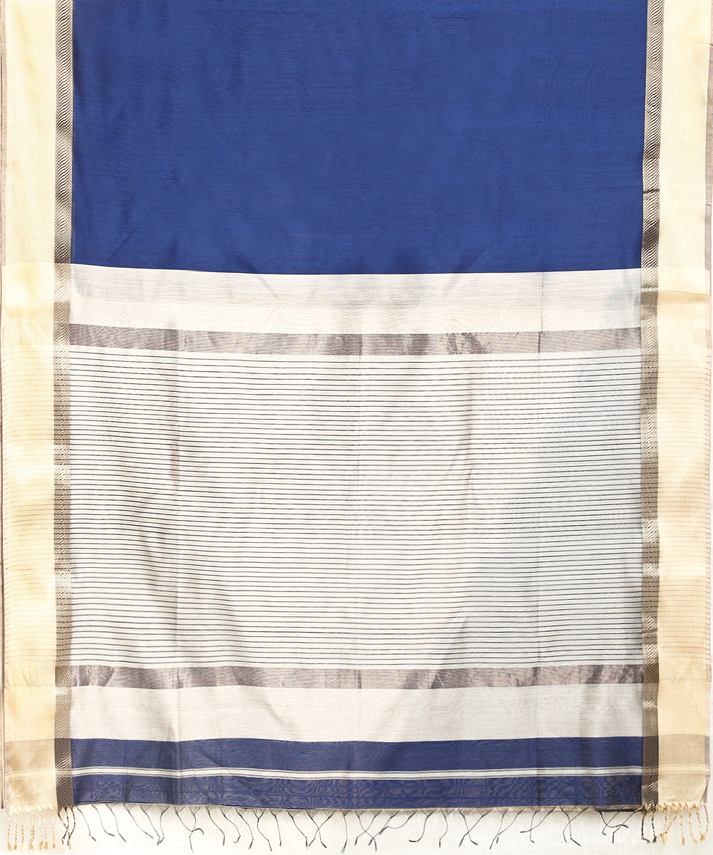 Blue_Handloom_Pure_Cotton_Silk_Maheshwari_Saree_With_Grey_Palla_And_Gold_Zari_And_Resham_Border_WeaverStory_04